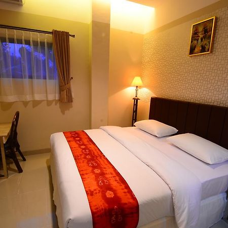 Queen City Hotel Banjarmasin Банджармасін Екстер'єр фото