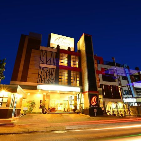 Queen City Hotel Banjarmasin Банджармасін Екстер'єр фото