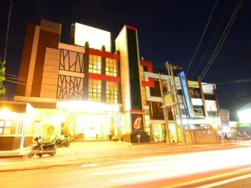 Queen City Hotel Banjarmasin Банджармасін Екстер'єр фото