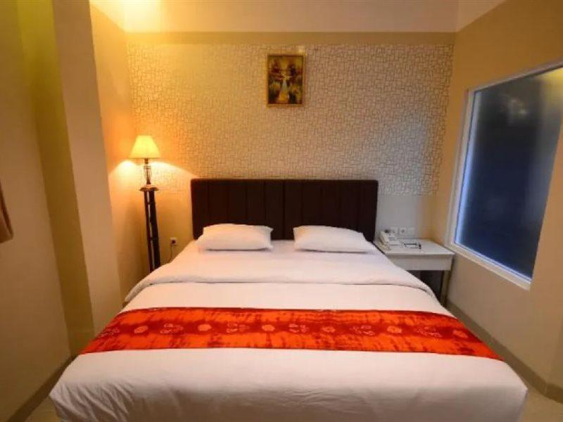 Queen City Hotel Banjarmasin Банджармасін Екстер'єр фото
