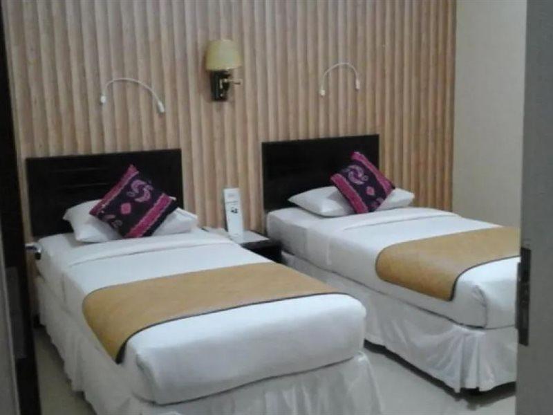 Queen City Hotel Banjarmasin Банджармасін Екстер'єр фото
