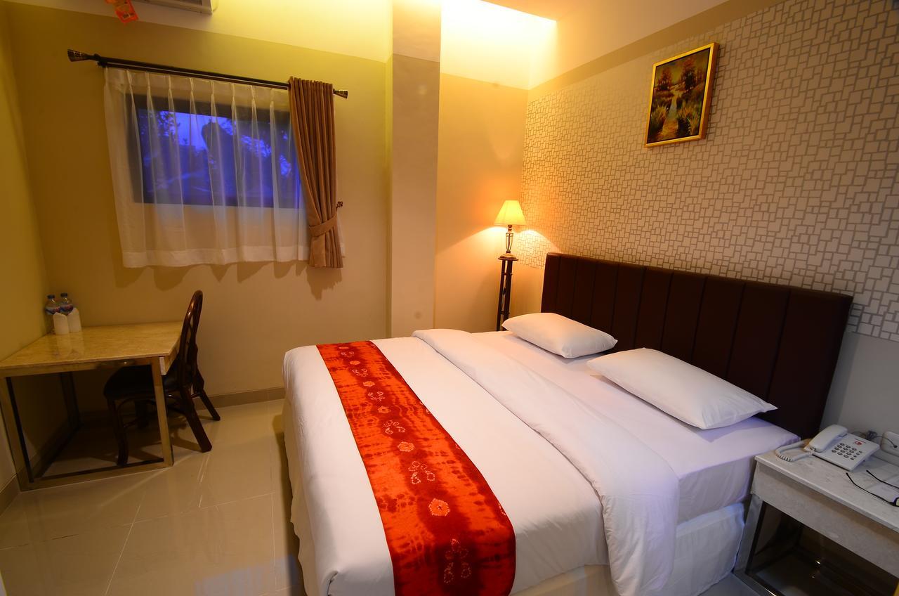 Queen City Hotel Banjarmasin Банджармасін Екстер'єр фото