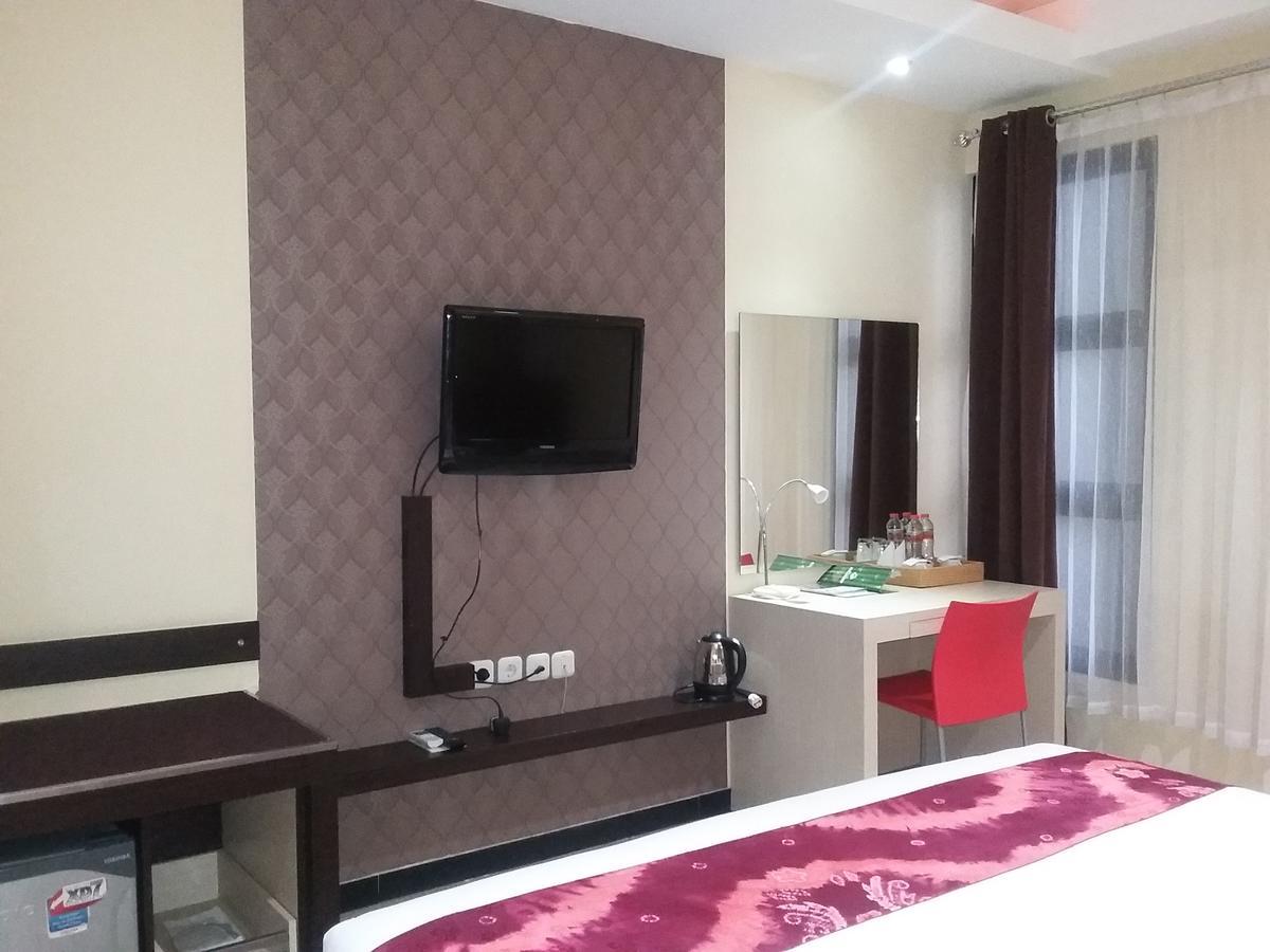 Queen City Hotel Banjarmasin Банджармасін Екстер'єр фото