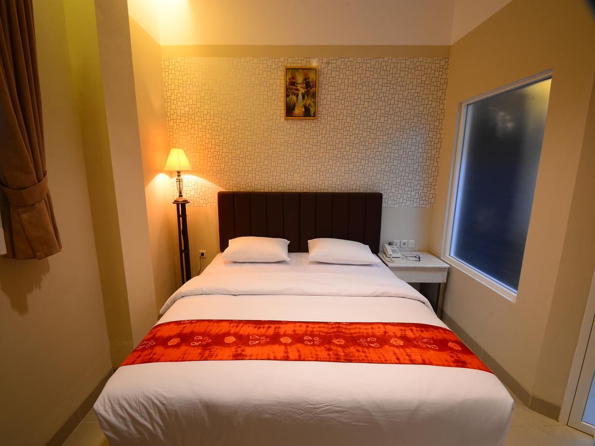 Queen City Hotel Banjarmasin Банджармасін Екстер'єр фото