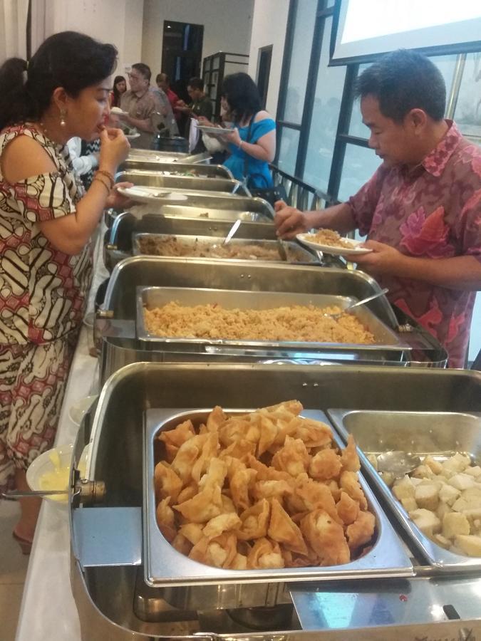 Queen City Hotel Banjarmasin Банджармасін Екстер'єр фото