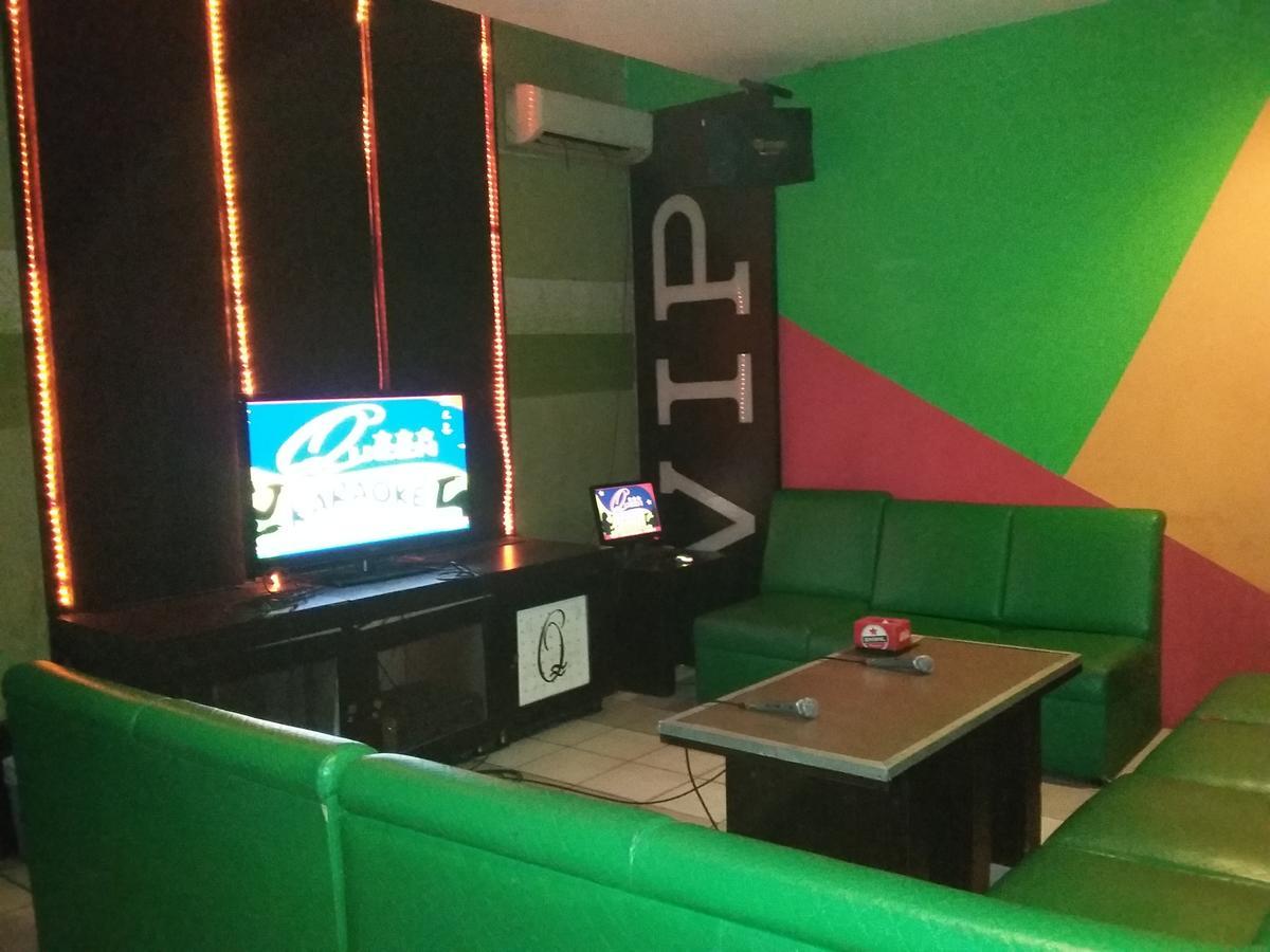 Queen City Hotel Banjarmasin Банджармасін Екстер'єр фото