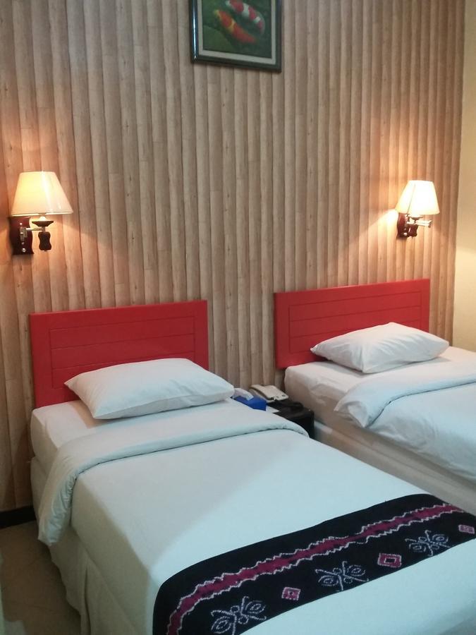 Queen City Hotel Banjarmasin Банджармасін Екстер'єр фото