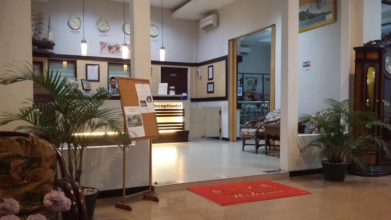 Queen City Hotel Banjarmasin Банджармасін Екстер'єр фото