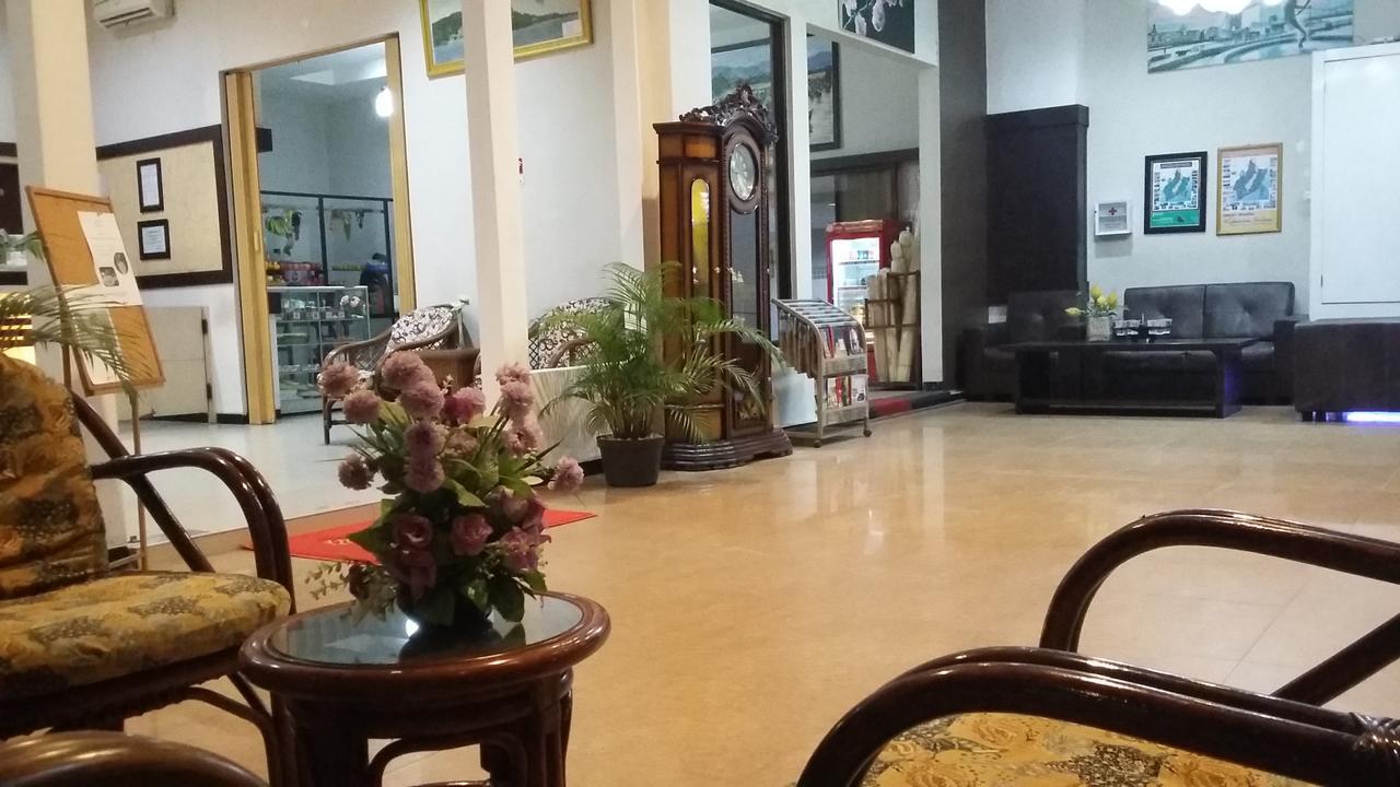 Queen City Hotel Banjarmasin Банджармасін Екстер'єр фото